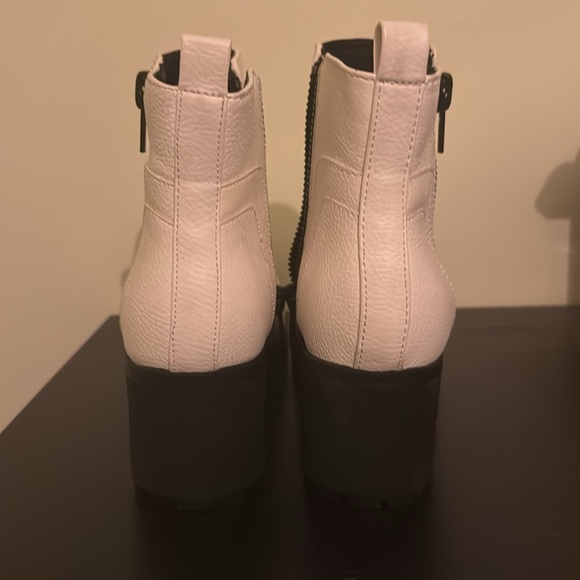MIA White Ankle Boots with Chunky Heel - Size 8.5 - Picture 4 of 5